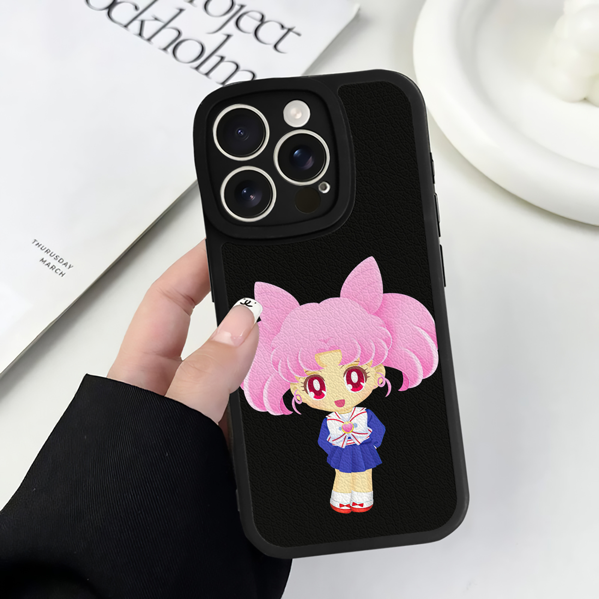 （画像用） 美少女戦士セーラームーン ちびうさ Sailor Moon Chibiusa Tsukino Usagi Small Lady Serenity 【iPhone 16シリーズ対応】シリコンスマホケース（レザー調） 材質：シリコン